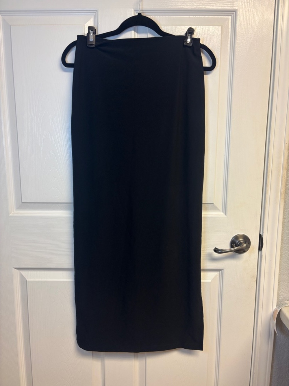 Classic Black Midi Skirt - Sleek Straight Silhouette